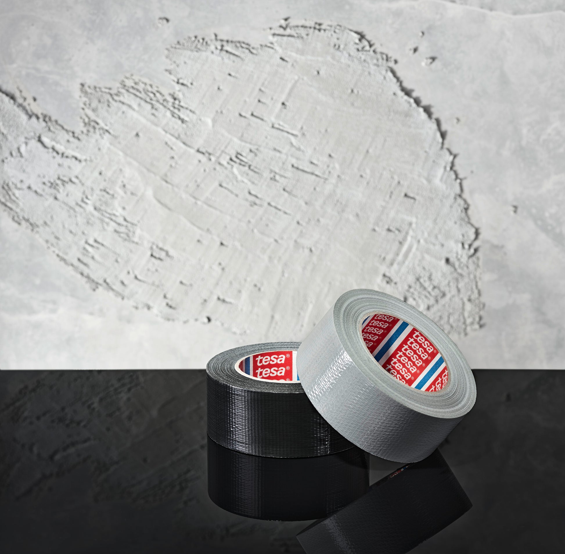 tesa® 4615RC 175µm utility grade duct tape with recycled share - 4615-duct-group-wall-mood.jpg