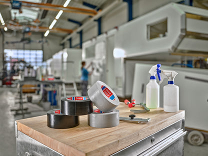 tesa® 4615RC 175µm utility grade duct tape with recycled share - 4615-duct-group-workspace-mood.jpg