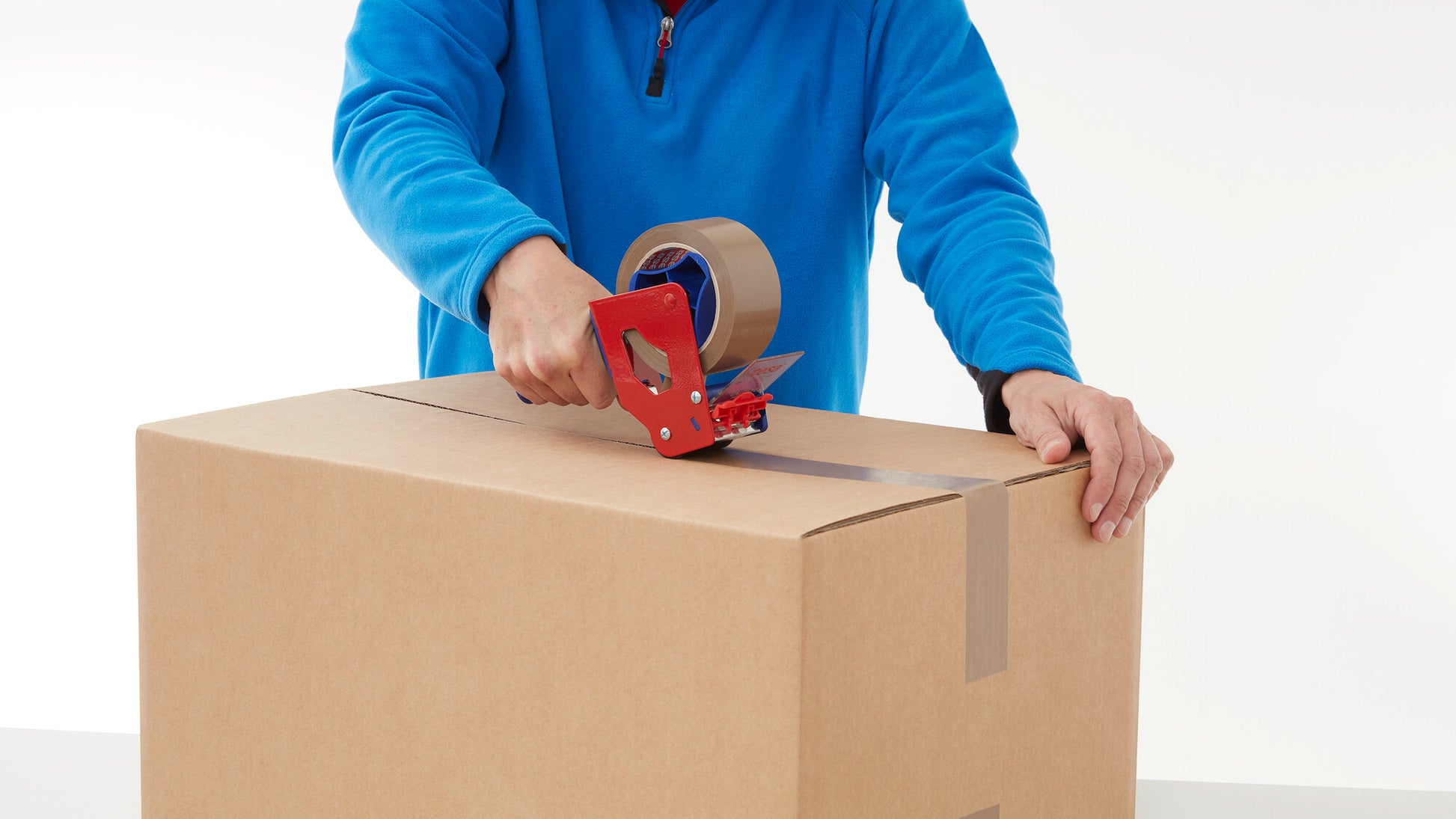 tesa® 4100 tesa® 4100 General Purpose Carton Sealing Tape - tesa-4100-general-purpose-carton-sealing-tape-brown-step3of6-ap.jpg