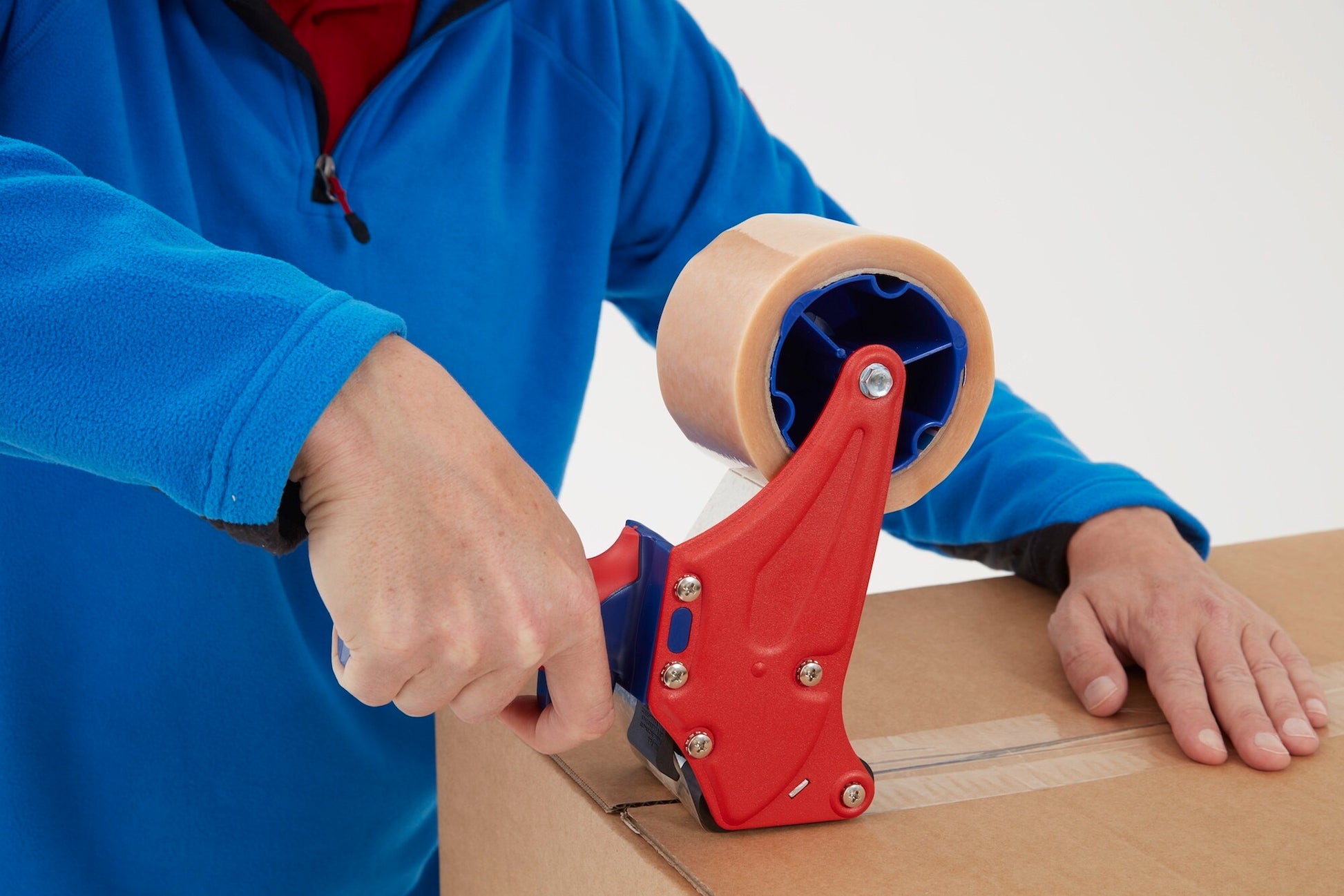 tesa® 4124 Premium Carton Sealing Tape - tesa-4124-premium-carton-sealing-tape-transparent-step5of7-ap.jpg
