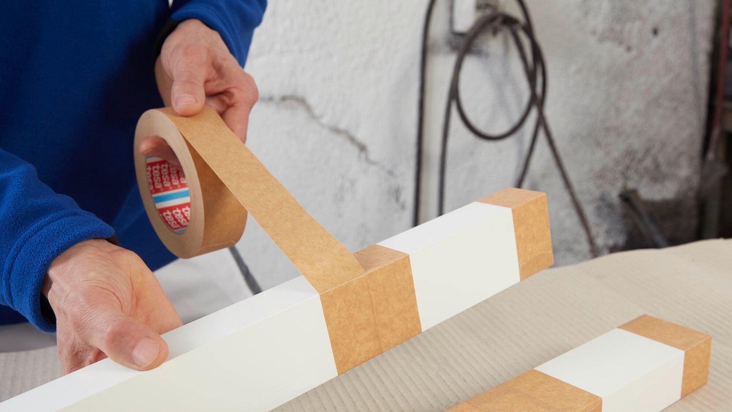 tesa® 4309 Temperature resistant masking tape for spray painting with subsequent oven-drying up to 120 °C - tesa-4309-masking-tape-for-paint-spraying-step1of7-ap.jpg