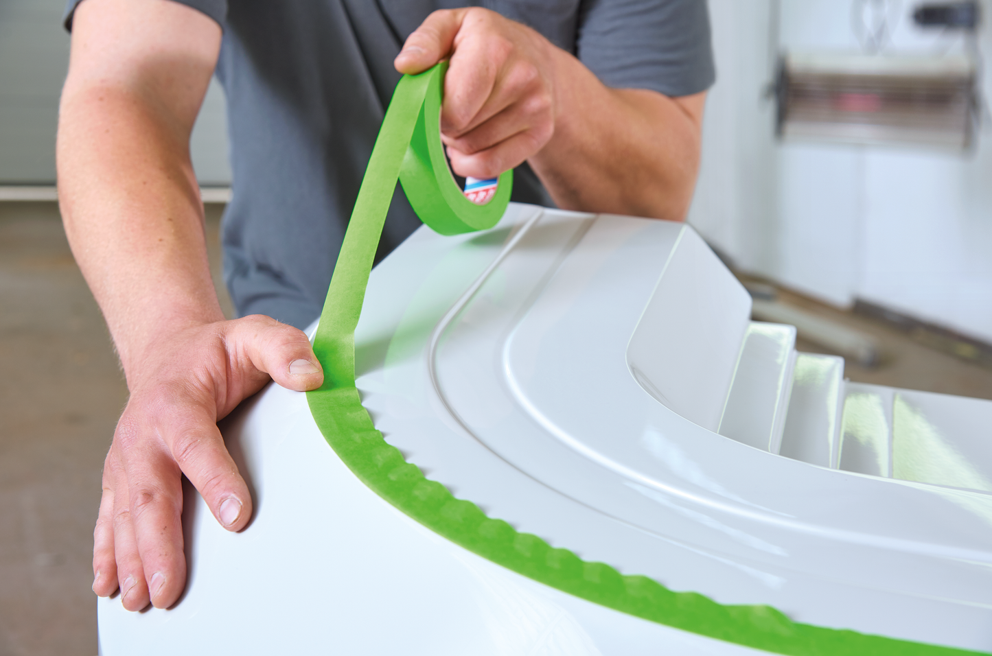 tesa® 4338PV1 High Adhesion Masking Tape up to 120 °C - tesa-4338-high-performance-masking-grade-curve-masking-5-app.png