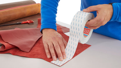 tesa® 4943 Double-sided non woven tape - tesa-4943-double-sided-non-woven-tape-step1of3.jpg