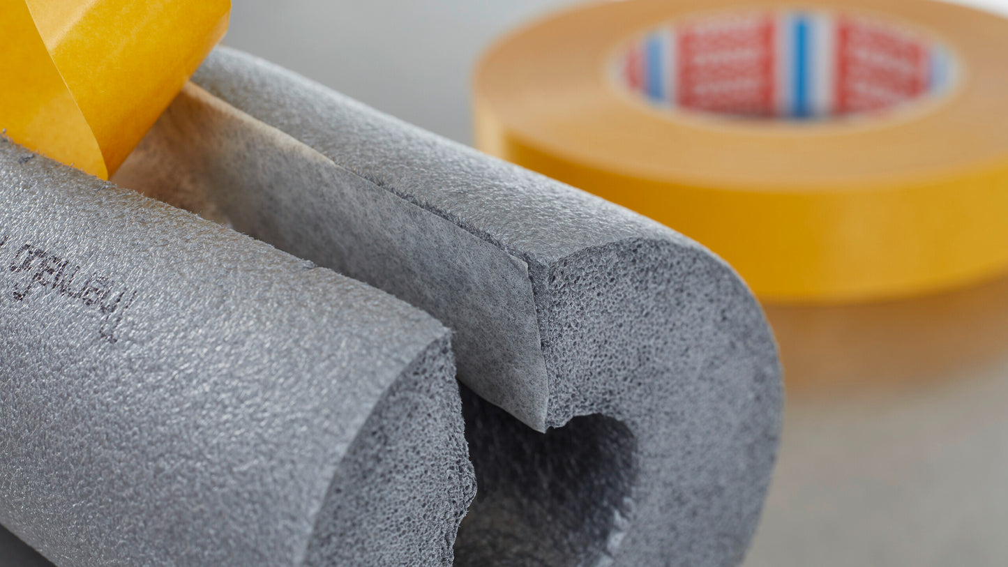 tesa® 51571 Double-sided non-woven tape - tesa-51571-double-sided-non-woven-tape-step2of3-001.jpg