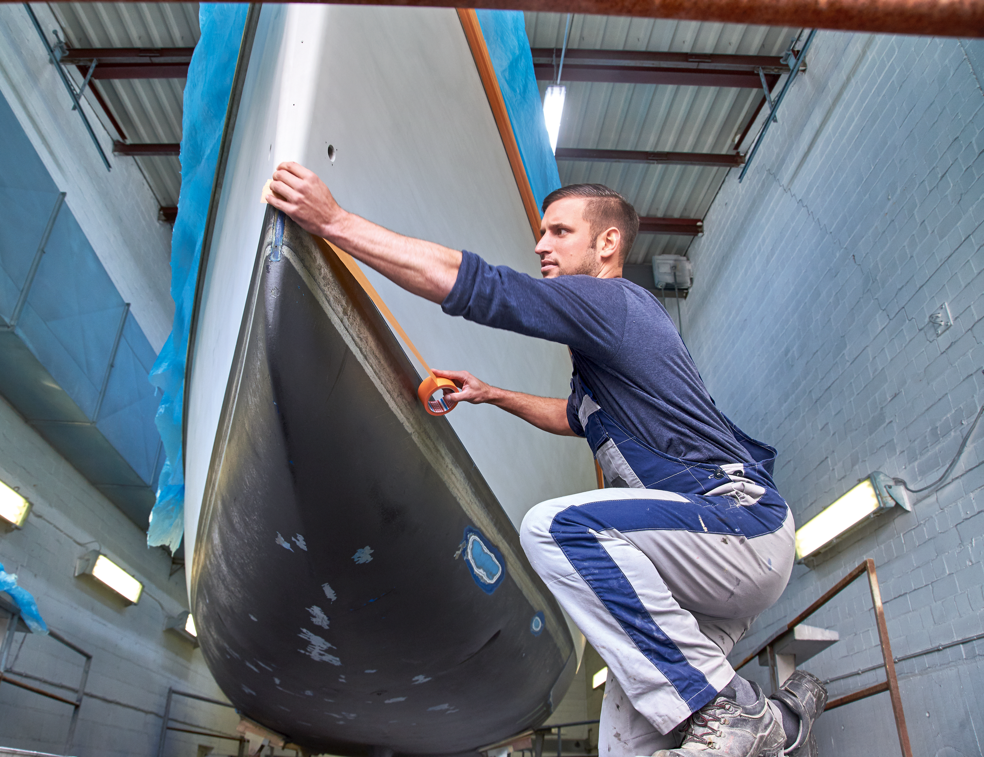 tesa® 4342 For Sharp, Clean, and Flat Paint Edges - tesa-precision-mask-4342-mask-fixation-3-app.png