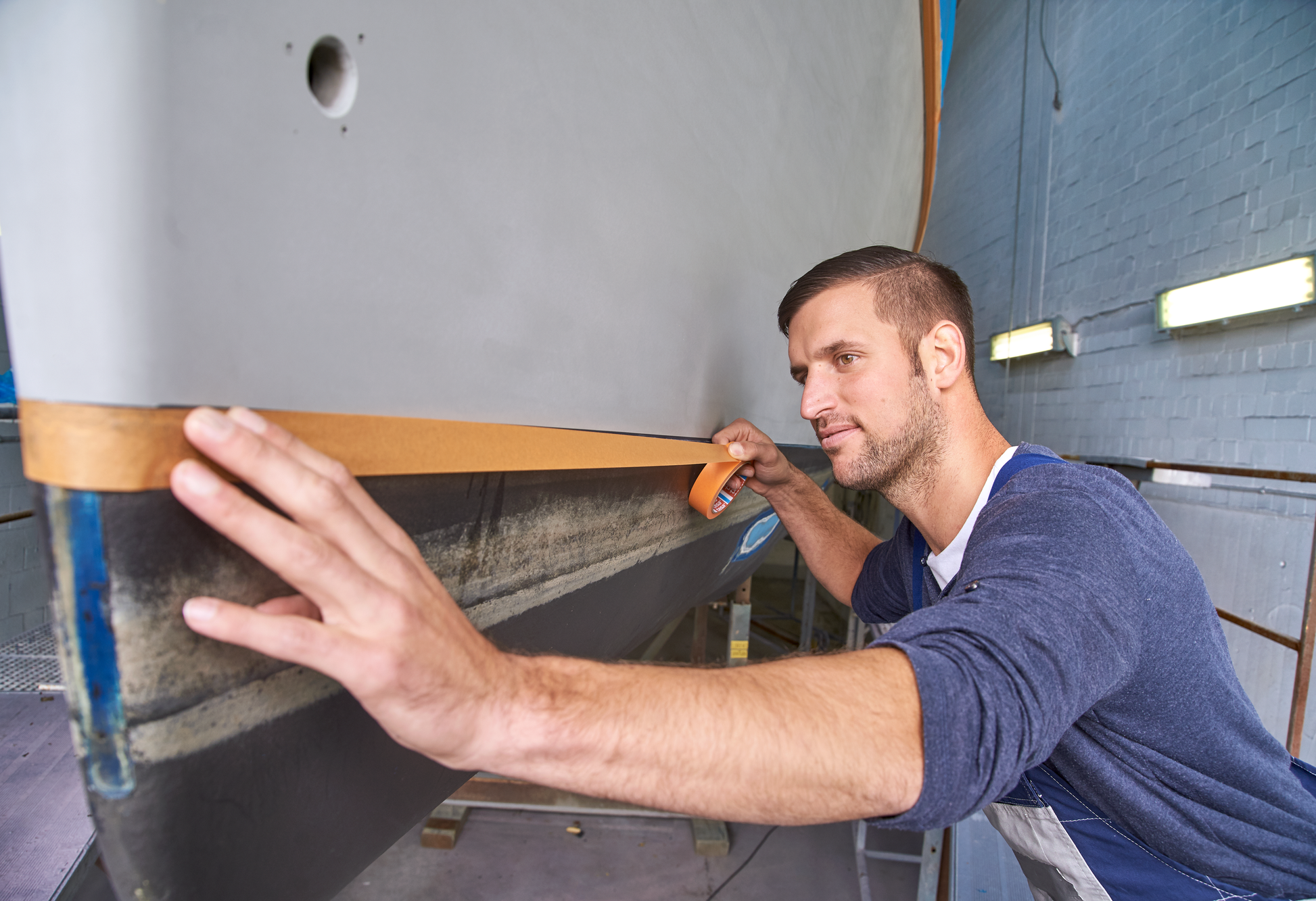 tesa® 4342 For Sharp, Clean, and Flat Paint Edges - tesa-precision-mask-4342-mask-fixation-4-app.png