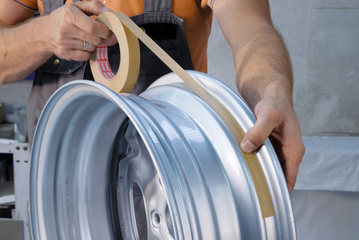 tesa® 4309 Temperature resistant masking tape for spray painting with subsequent oven-drying up to 120 °C - tesa 04309 ap 001.jpg