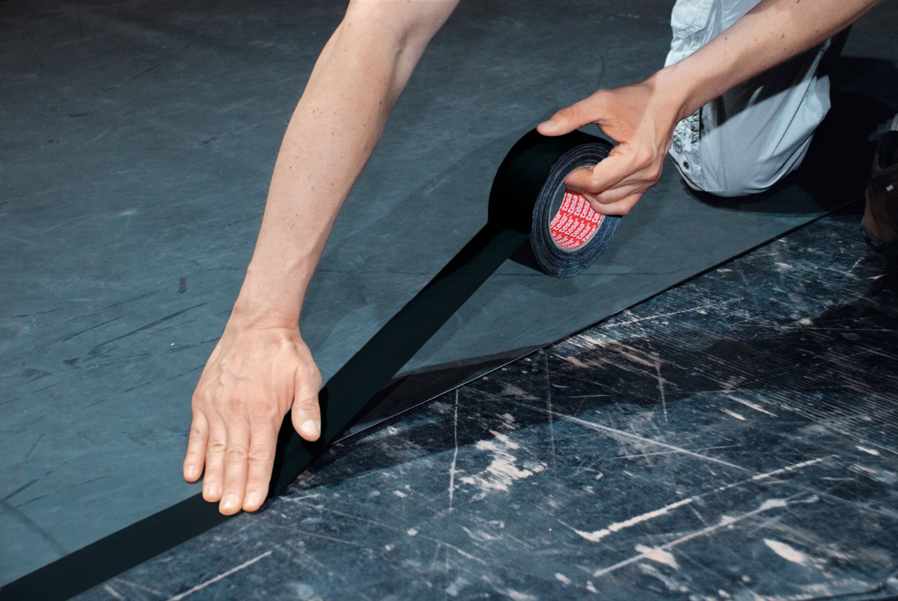 tesa® 4671 Colored gaffer tape - tesa 04671 ap 001.jpg