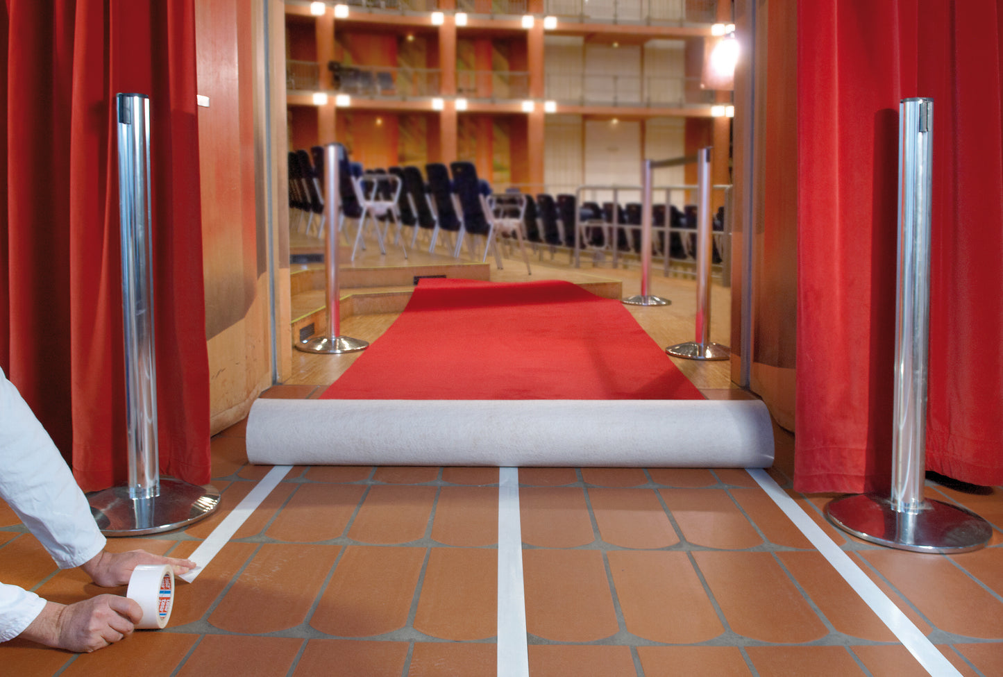 tesa® 51960 Carpet laying tape for professional users - removable - - tesa 51960 ap 006.jpg