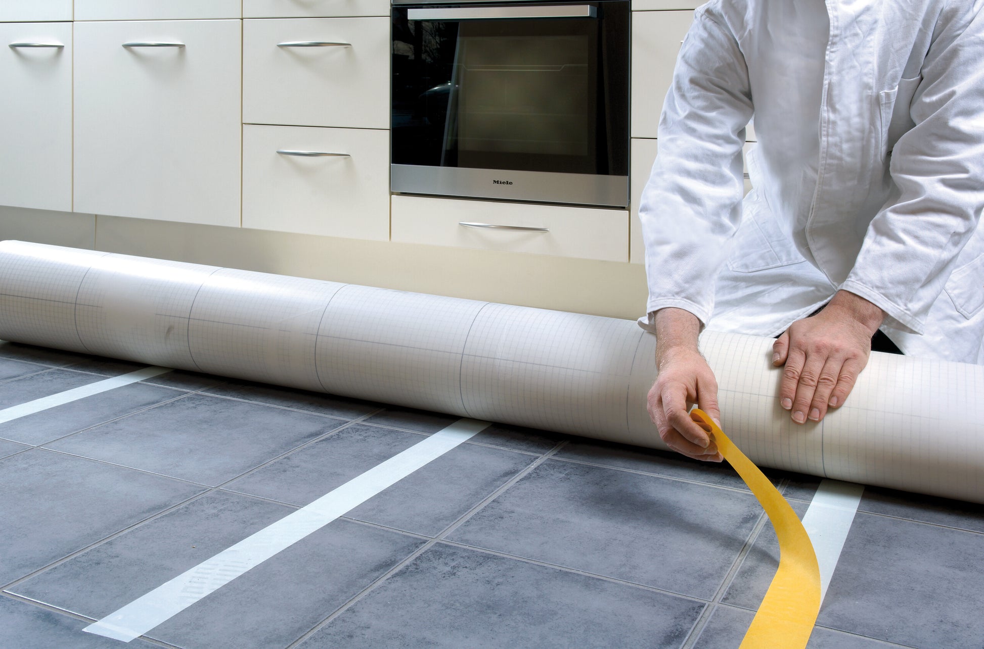 tesa® 51960 Carpet laying tape for professional users - removable - - tesa 51960 ap 007.jpg