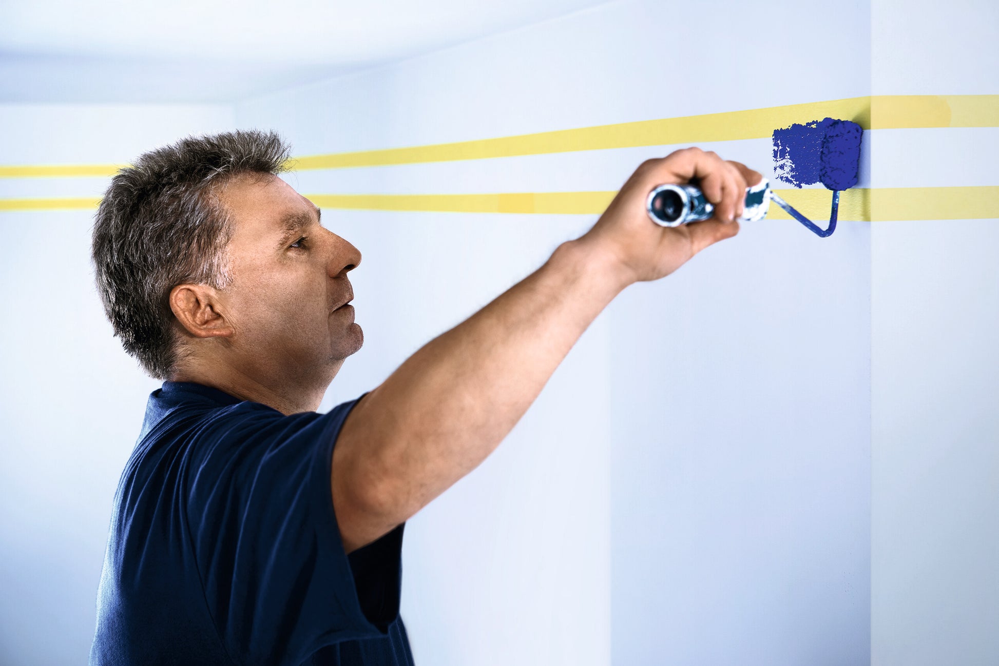 tesa® 4334  - tesa professional masking 4334 step 2of3 ap.jpg